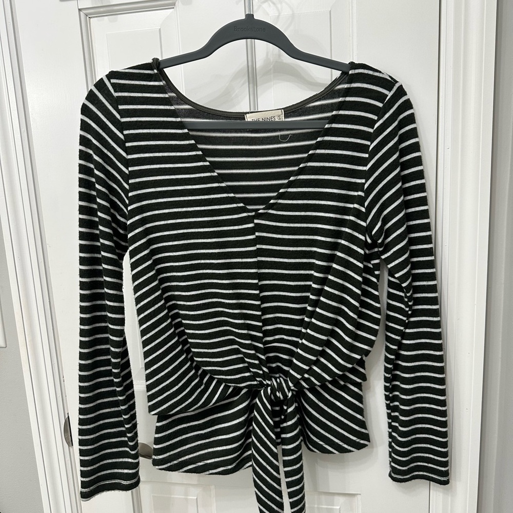 Dark gray and white striped top - soft!
